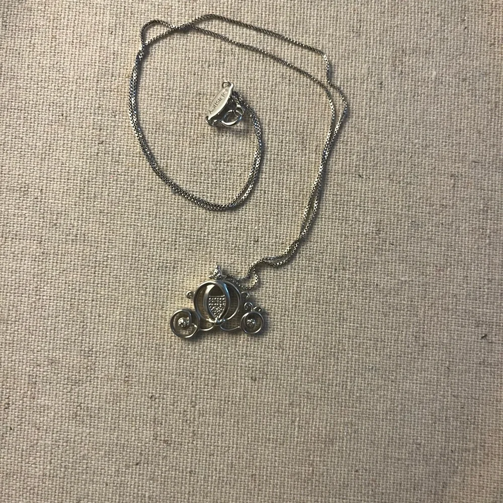 ✨ Cinderella Coach Diamond Necklace - Picture 2 of 9